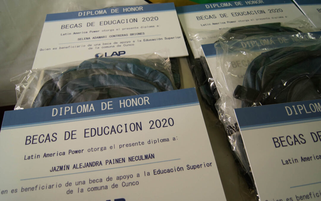 Alumnos de Cunco recibieron becas de estudio para enseñanza básica, media y superior